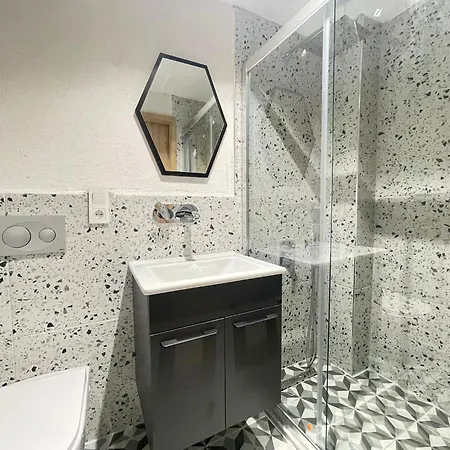 Karaoz Global Apartment *