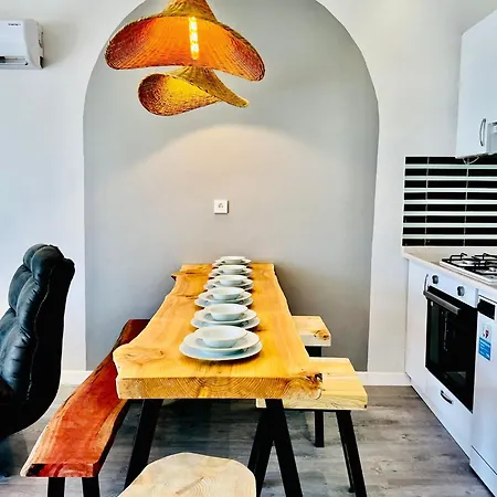 Karaoz Global דירה
